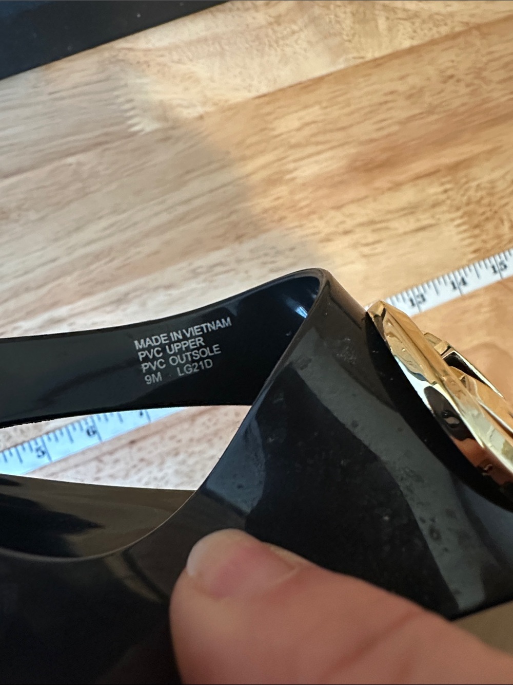 Michael Kors Black Jelly Flip Flops with Gold MK Emblem 9M - Picture 5 of 5